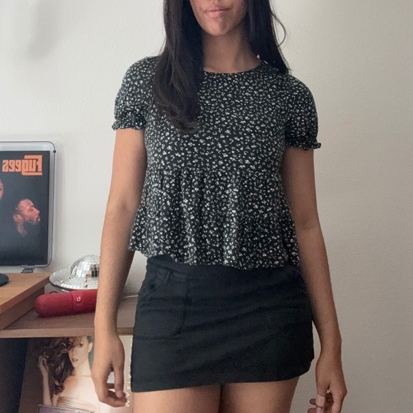 Paper Crane Tops - Anthropologie Paper Crane‎ Black Floral Puff Sleeve Babydoll Peplum Top Small